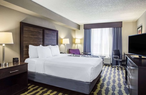 Lynchburg Hotel | La Quinta Inn & Suites by Wyndham Lynchburg at Liberty Univ.