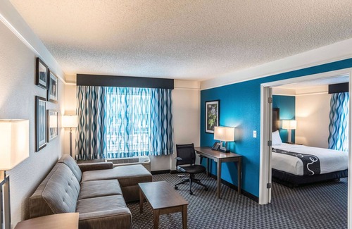 Ahwatukee Foothills Hotel | La Quinta Inn & Suites by Wyndham Phoenix Chandler