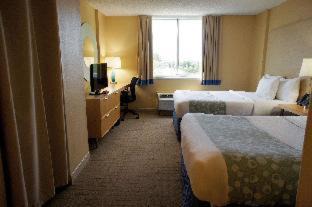 Sunrise Hotel | La Quinta Inn & Suites by Wyndham Sunrise