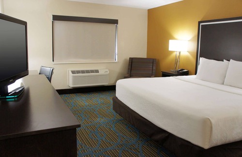 Emporia Hotel | La Quinta Inn & Suites by Wyndham Emporia