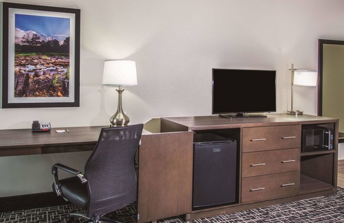 Enid Hotel | La Quinta Inn & Suites by Wyndham Enid