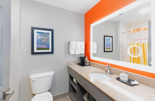 Moore Hotel | La Quinta Inn & Suites by Wyndham Oklahoma City - Moore