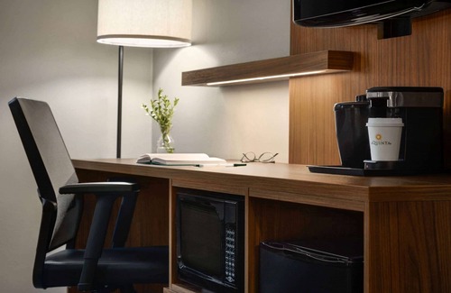Southeast Salem Hotel | La Quinta Inn & Suites by Wyndham Salem OR