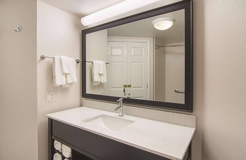 Mesa Hotel | La Quinta Inn & Suites by Wyndham Phoenix Mesa West