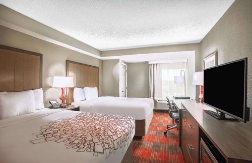 Capitol Heights Hotel | La Quinta Inn & Suites by Wyndham DC Metro Capital Beltway