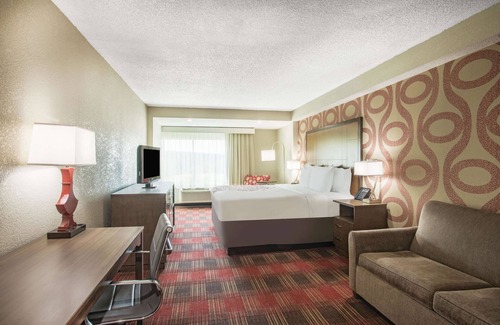 Capitol Heights Hotel | La Quinta Inn & Suites by Wyndham DC Metro Capital Beltway