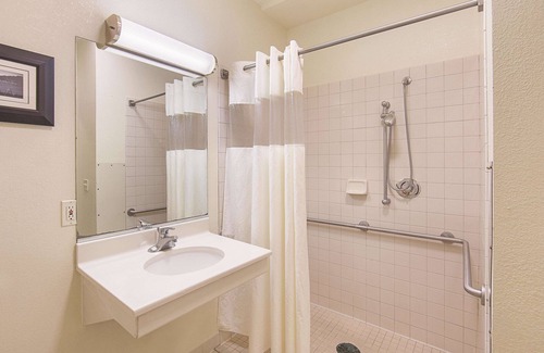 Central Point Hotel | La Quinta Inn & Suites by Wyndham Central Point - Medford