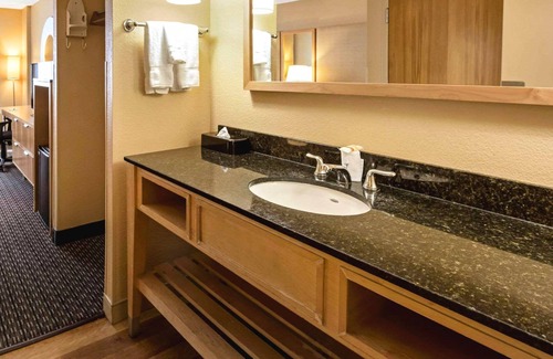 West Palm Beach Hotel | La Quinta Inn & Suites by Wyndham West Palm Beach Airport