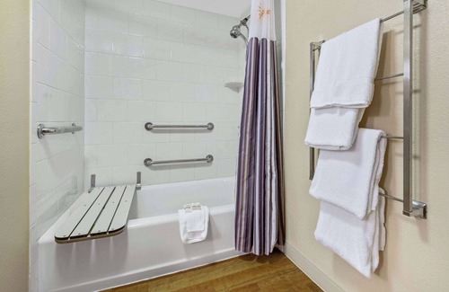 West Palm Beach Hotel | La Quinta Inn & Suites by Wyndham West Palm Beach Airport