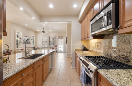 La Quinta Condo | La Quinta Legacy Villas 3 BR/3.5 BA Condo with Mountain Views