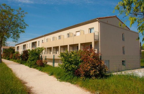 Bagnols-sur-Ceze Apartment | La Résidence Des Oliviers