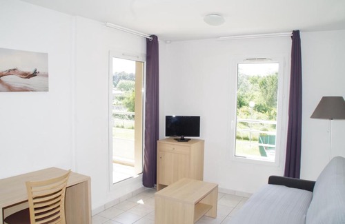 Bagnols-sur-Ceze Apartment | La Résidence Des Oliviers