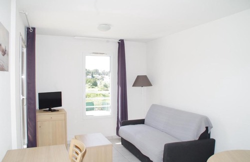 Bagnols-sur-Ceze Apartment | La Résidence Des Oliviers