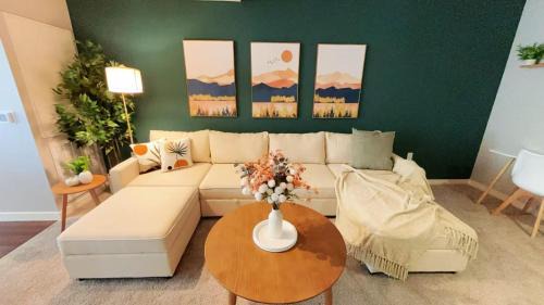 Mid-Wilshire Apartment | LA Relaxing 1BR on Wilshire Blvd Walk to LACMA - Free Parking & Pool &Gym