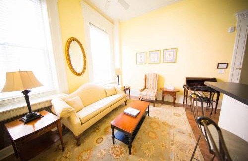 Center City Bed & Breakfast | La Reserve Bed and Breakfast