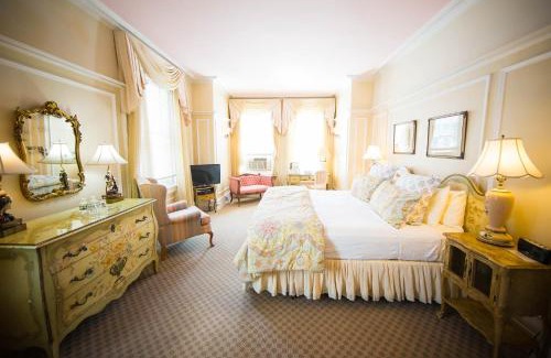 Center City Bed & Breakfast | La Reserve Bed and Breakfast