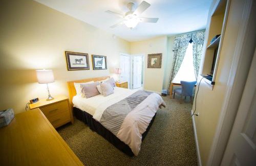 Center City Bed & Breakfast | La Reserve Bed and Breakfast