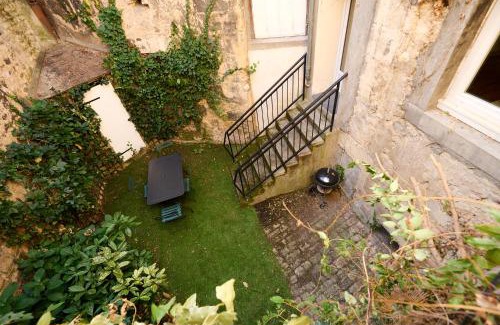 Nevers Apartment | "La Revenderie", appartement calme sur cour privative, hyper centre de Nevers by PRMO C0NCIERGERIE