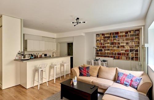 Nevers Apartment | "La Revenderie", appartement calme sur cour privative, hyper centre de Nevers by PRMO C0NCIERGERIE