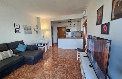 Torremolinos City Centre Apartment | La Roca-Mediterráneo Views, 8th Floor-New Kitchen- POOL- Parking-Air Conditioning, Ceiling Fans & Free WIFI