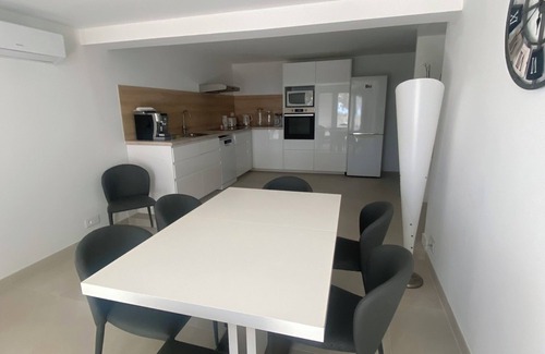 Grasse Apartment | La Roche dor Appartement Avec Piscine vue sur mer