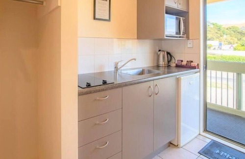 Akaroa Hotel | La Rochelle Motel