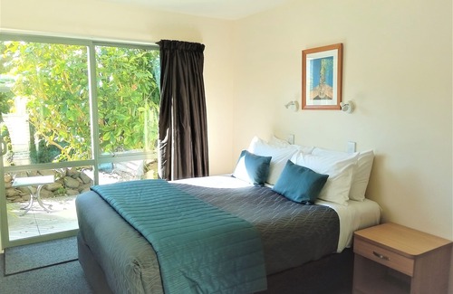 Akaroa Hotel | La Rochelle Motel