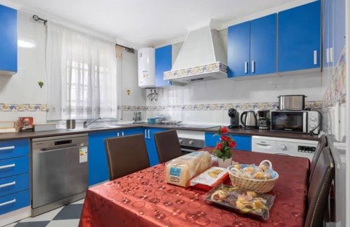 Jerez de la Frontera Apartment | La Rosa de Oro - Four Bedroom Apartment, Sleeps 10