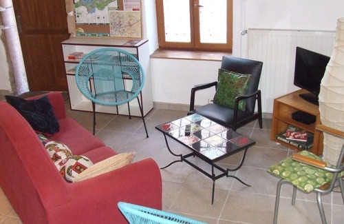 Vaulx En Velin Village House | La Roue Avant offers accommodation in a 95 m2 house