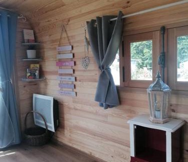 Cieux Bed & Breakfast | La roulotte des Trois Arbres