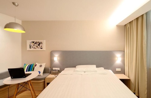 Mondeville Apartment | La ruelle - Studio