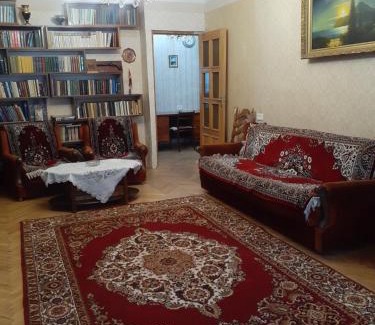 Alaverdi Apartment | LA's Apartment with closed parking