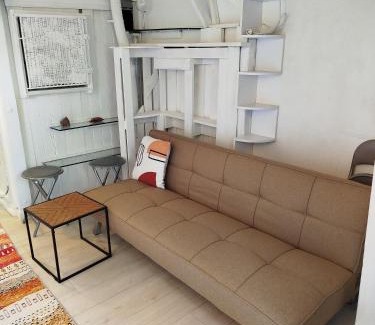 Bellerive-sur-Allier Apartment | La Salamandre, studio cosy au bord de l'eau