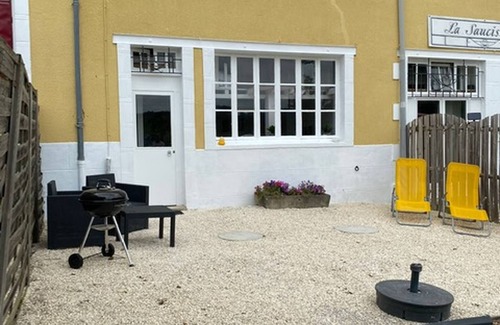 Saint-Pierre-de-Frugie House | La Saucisserie - Walnut