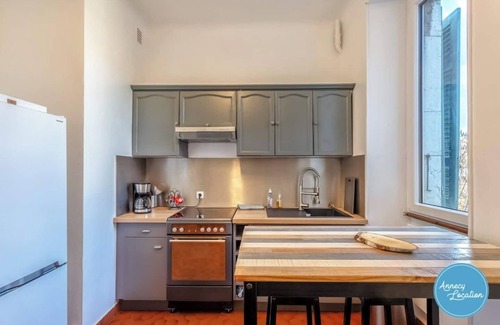 Menthon-Saint-Bernard Apartment | La Savoyarde - T2 apartment close to the lake.