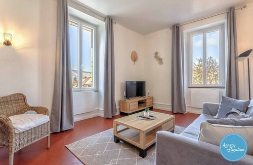 Menthon-Saint-Bernard Apartment | La Savoyarde - T2 apartment close to the lake.