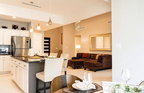 Pharr House | La Serenidad/w 2 King Beds-EV Charging Port & Pet Friendly