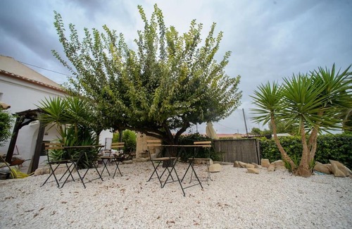 Chinorlet House | LA SIERRA CASA - Beautiful villa with huge garden swimming pool and games room