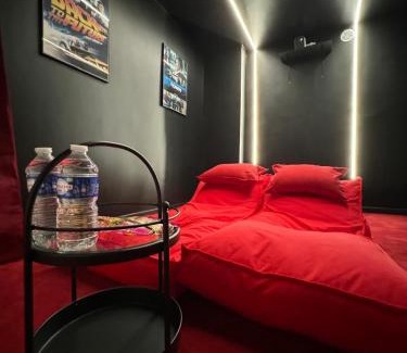Melun Apartment | La squid love jacuzzi & cinema prive