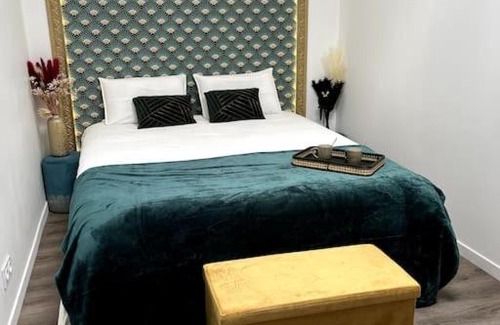 Muret Apartment | La suite, avec jacuzzi & sauna