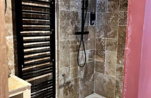 Muret Apartment | La suite, avec jacuzzi & sauna