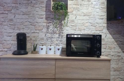 Levroux Apartment | La suite de Chez Adeline , 45 minutes from Beauval Zoo