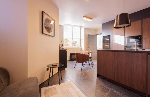 Centre-ville Apartment | La suite du 21 - jacuzzi - sauna - centre ville