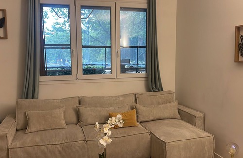 Republique–Point-du-Jour Apartment | La Suite du Parc des Princes
