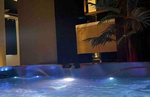 Saint-Martin-d'Heres Apartment | La Suite Grenoble Jacuzzi et Sauna Privatif