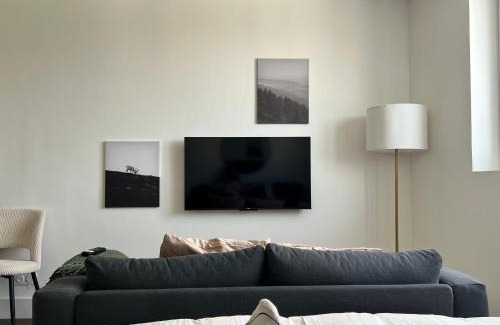 Arras Apartment | La suite - King bed - Spacieux - Calme