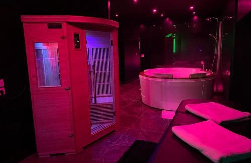 Riom Apartment | La Suite Marylin, Loft de 90m2 avec Sauna et Jacuzzi