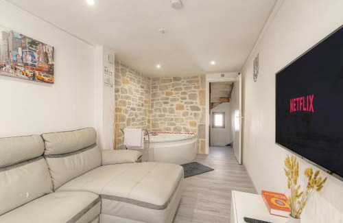 Neuville-sur-Saone House | La Suite Neuvilloise