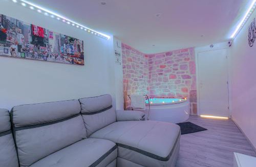 Neuville-sur-Saone House | La Suite Neuvilloise