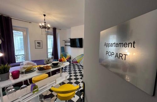 Le Camas Apartment | La Suite PopArt - Baignoire - Lit Rond